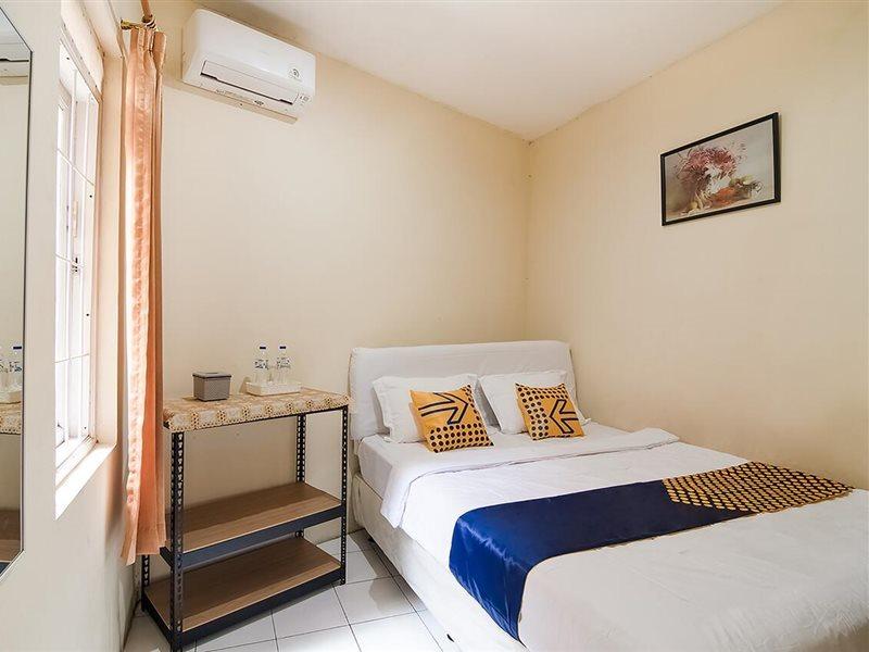 Отель Kost Carmelia Syariah Baranangsiang Богор Экстерьер фото