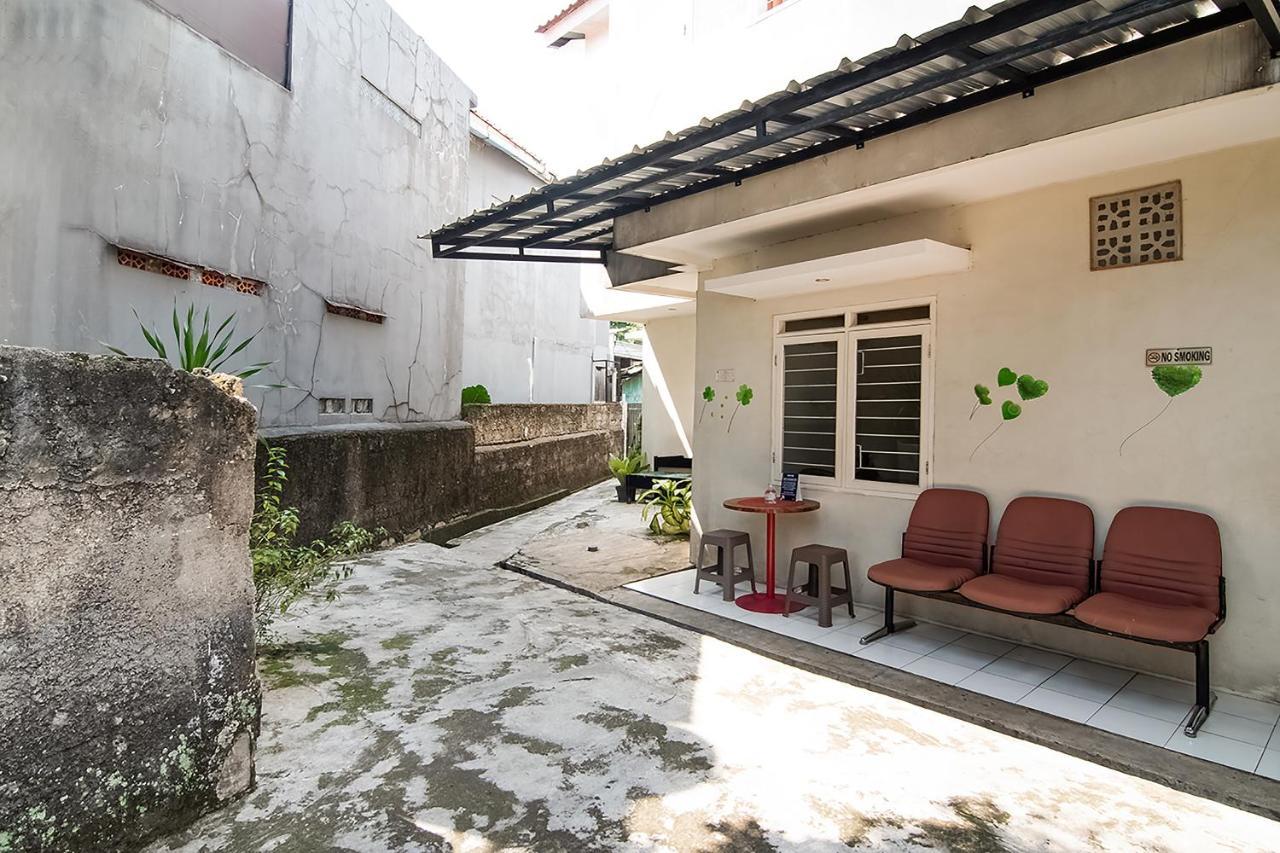 Отель Kost Carmelia Syariah Baranangsiang Богор Экстерьер фото