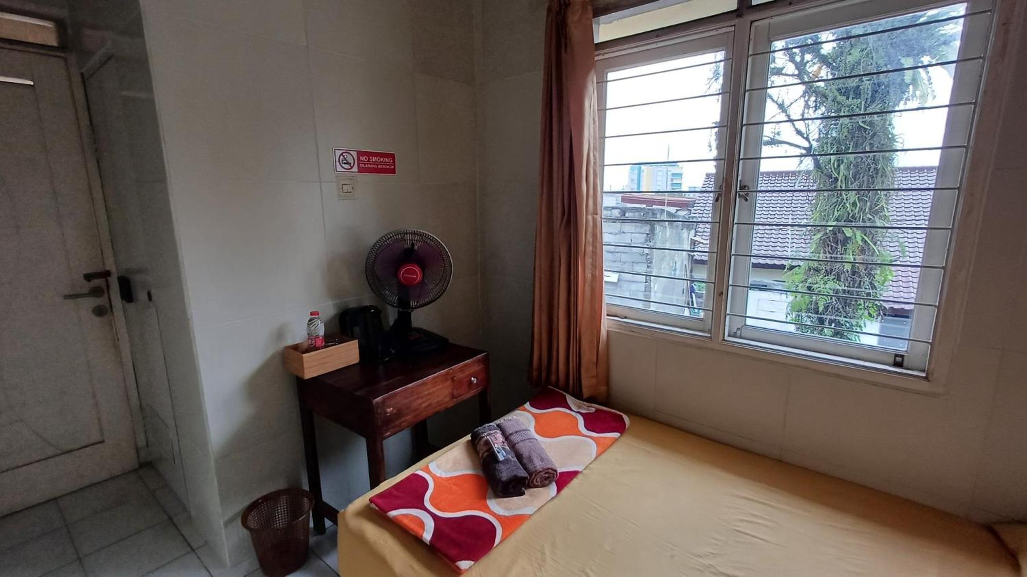Отель Kost Carmelia Syariah Baranangsiang Богор Экстерьер фото